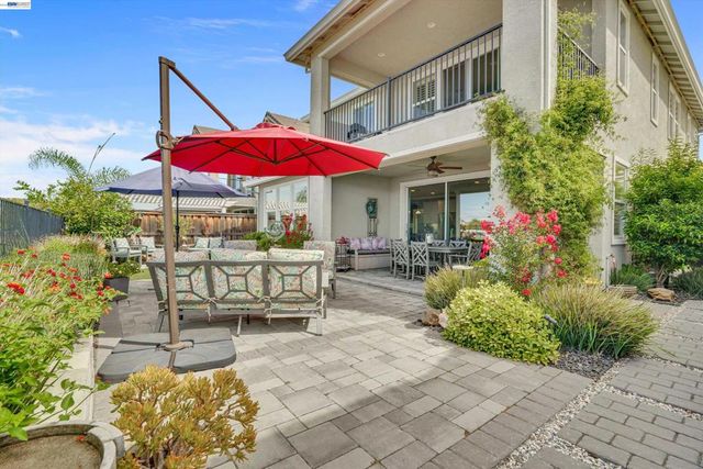 17863 Eastman Ct, Lathrop, CA 95330