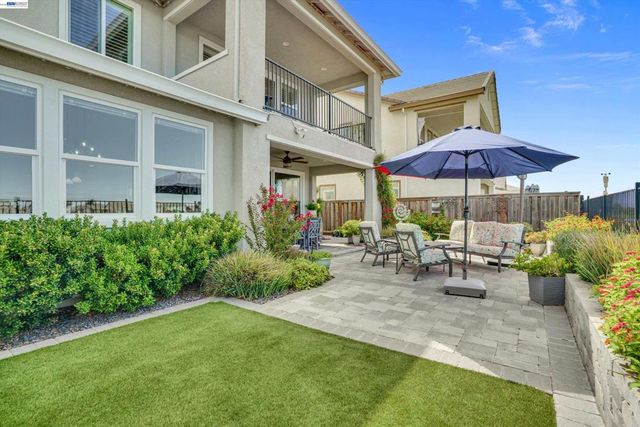 17863 Eastman Ct, Lathrop, CA 95330
