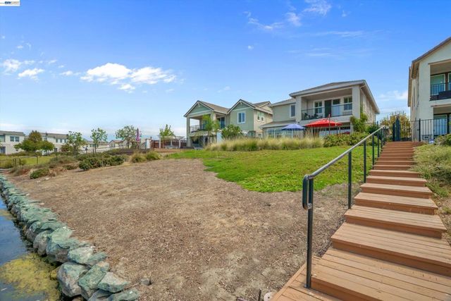 17863 Eastman Ct, Lathrop, CA 95330