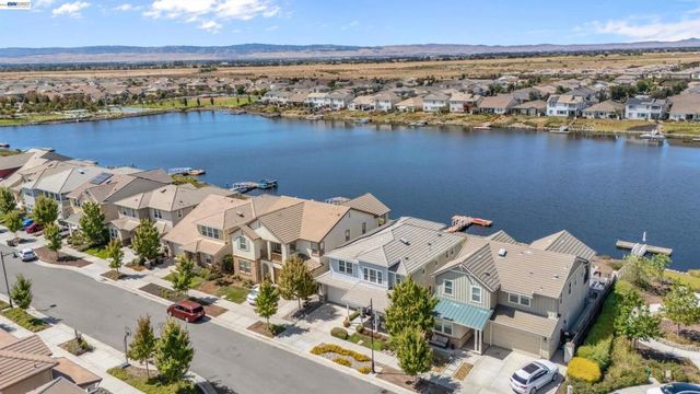 17863 Eastman Ct, Lathrop, CA 95330