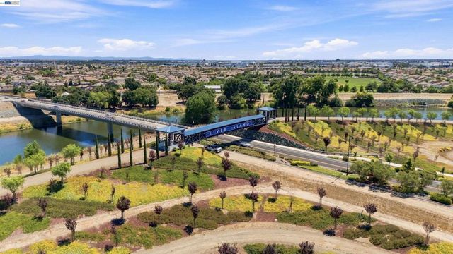 17863 Eastman Ct, Lathrop, CA 95330