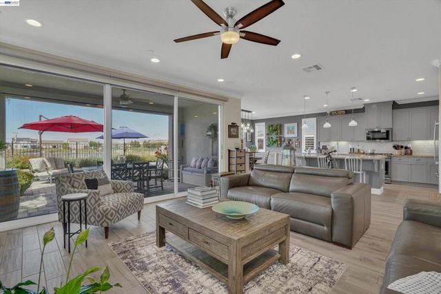 17863 Eastman Ct, Lathrop, CA 95330