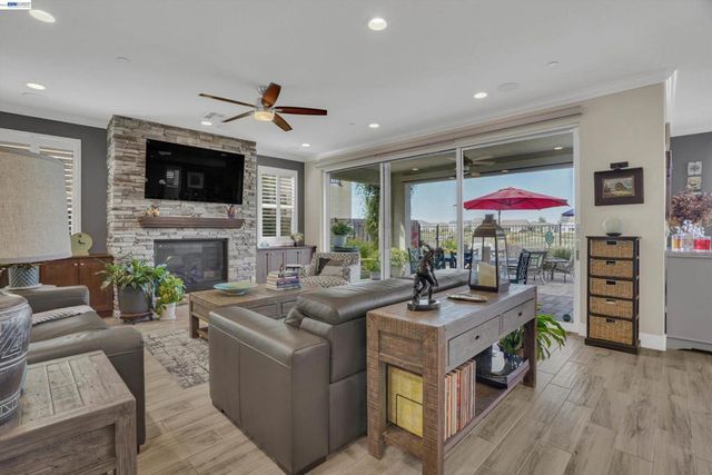 17863 Eastman Ct, Lathrop, CA 95330