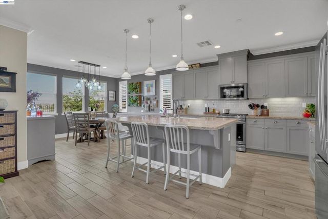 17863 Eastman Ct, Lathrop, CA 95330