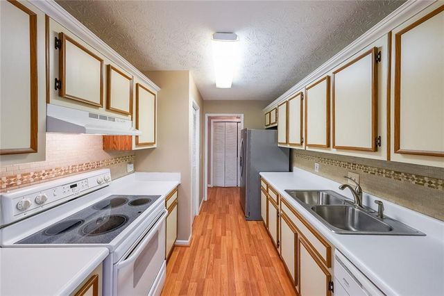 2214 Lake Pointe Circle, Roswell, GA 30075
