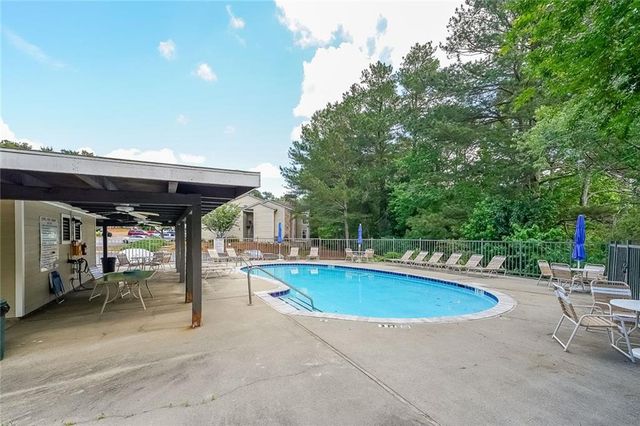 2214 Lake Pointe Circle, Roswell, GA 30075