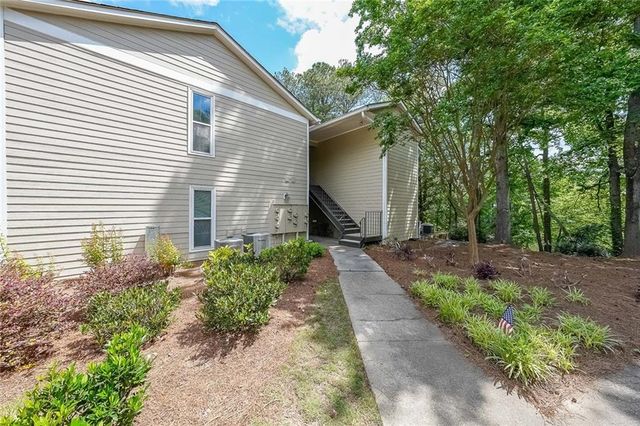 2214 Lake Pointe Circle, Roswell, GA 30075