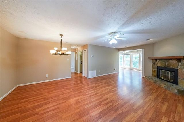 2214 Lake Pointe Circle, Roswell, GA 30075