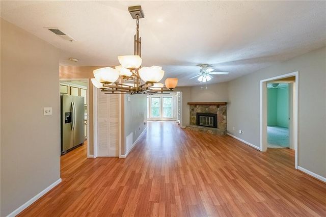 2214 Lake Pointe Circle, Roswell, GA 30075
