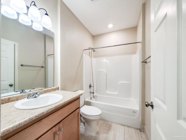 2425 E Johnson Ave E, Pensacola, FL 32514