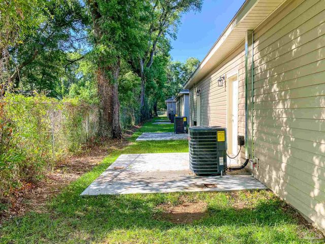 2425 E Johnson Ave E, Pensacola, FL 32514