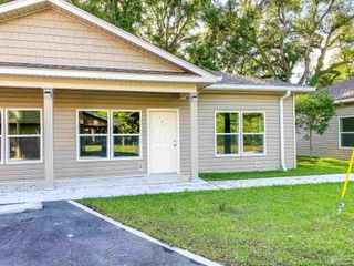2425 E Johnson Ave E, Pensacola, FL 32514