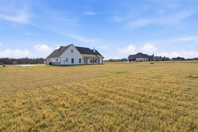 1081 Paradise Parkway, Poolville, TX 76487