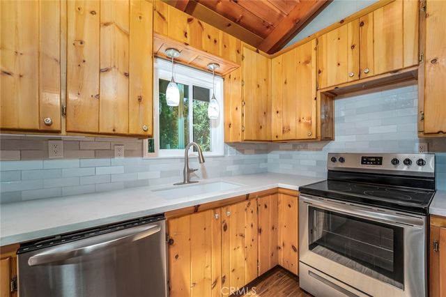 771 Woodland, Crestline, CA 92325