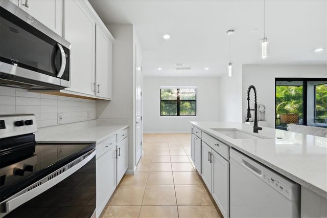 6126 BLUESTAR COURT, Lakewood Ranch, FL 34211