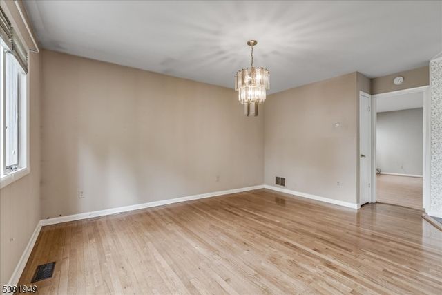 33 Sunset Dr, Clark Twp., NJ 07066