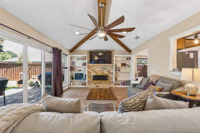 411 Creekside Drive, Richardson, TX 75081