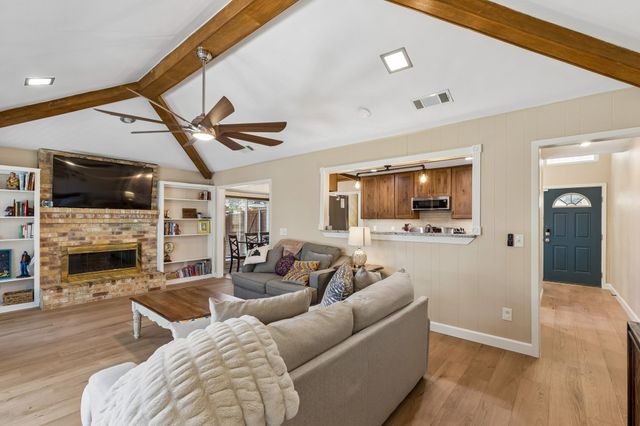 411 Creekside Drive, Richardson, TX 75081