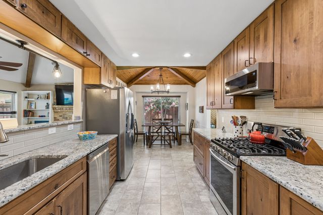 411 Creekside Drive, Richardson, TX 75081