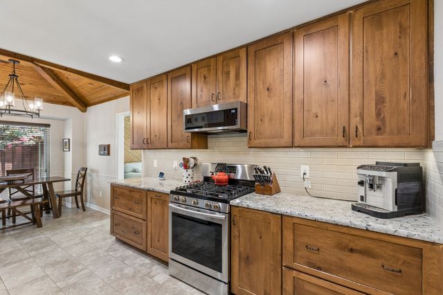 411 Creekside Drive, Richardson, TX 75081