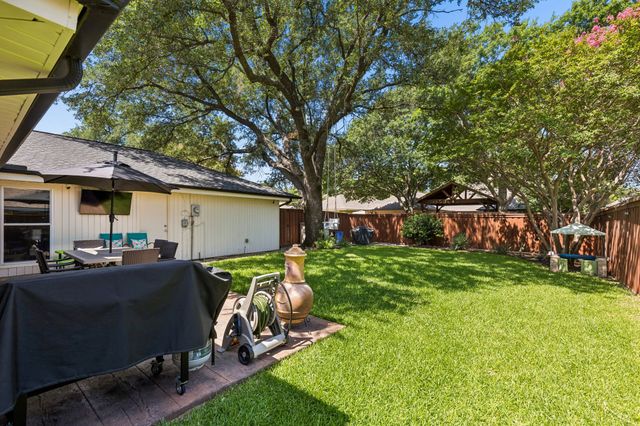 411 Creekside Drive, Richardson, TX 75081