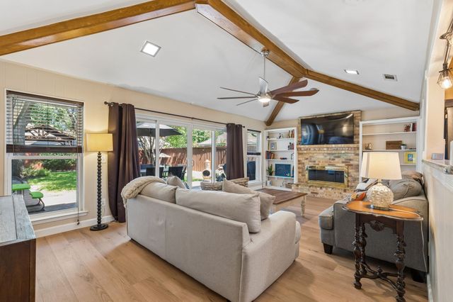 411 Creekside Drive, Richardson, TX 75081