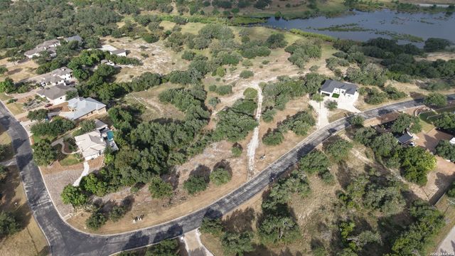 1243 KINGS COVE DR, Canyon Lake, TX 78133