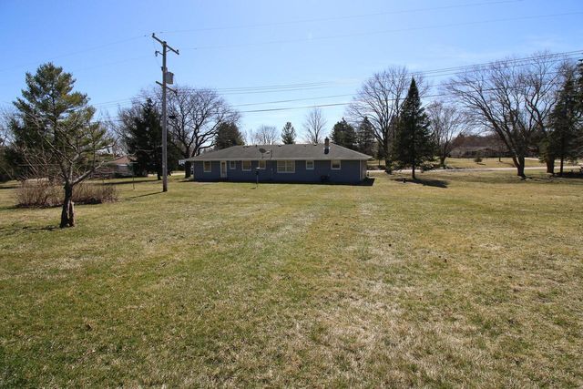 W270N390 Arrowhead TRAIL, Waukesha, WI 53188