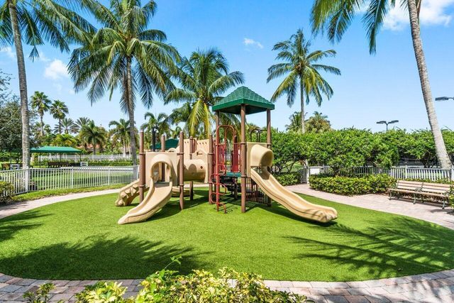 8222 Dominica Place, Wellington, FL 33414