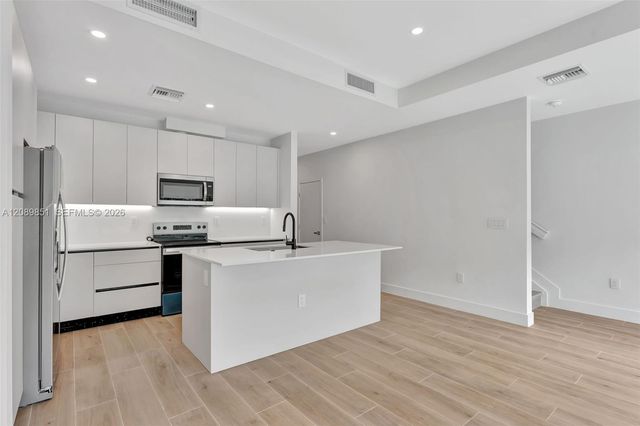 1533 NW 94th Way, Coral Springs, FL 33071