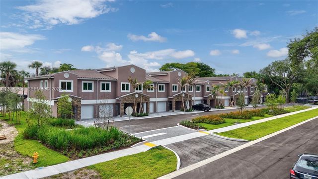 1533 NW 94th Way, Coral Springs, FL 33071