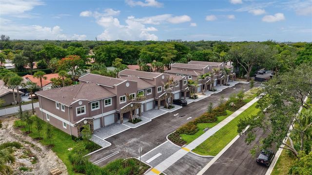 1533 NW 94th Way, Coral Springs, FL 33071