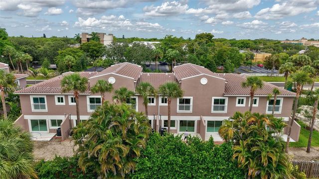 1533 NW 94th Way, Coral Springs, FL 33071