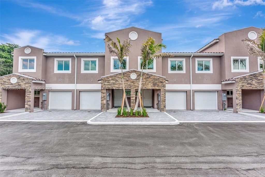 1533 NW 94th Way, Coral Springs, FL 33071