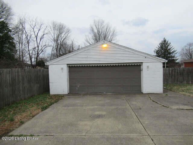 4330 Bayberry Dr, Louisville, KY 40216