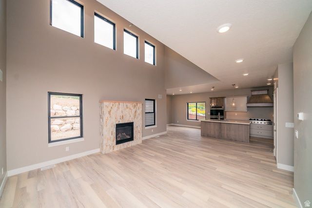 808 W 70 RES, Hyrum, UT 84319
