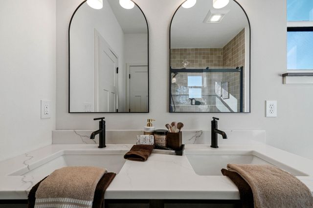 2720 Autumn Woods Drive, Cedar Falls, IA 50613