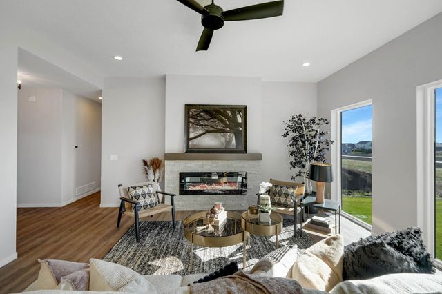 2720 Autumn Woods Drive, Cedar Falls, IA 50613