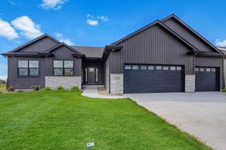 2720 Autumn Woods Drive, Cedar Falls, IA 50613