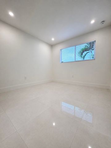 345 Pinehurst Road, West Palm Beach, FL 33461