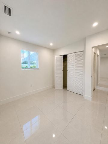 345 Pinehurst Road, West Palm Beach, FL 33461