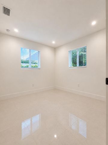 345 Pinehurst Road, West Palm Beach, FL 33461