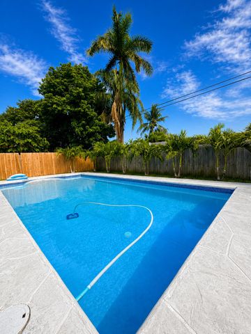 345 Pinehurst Road, West Palm Beach, FL 33461