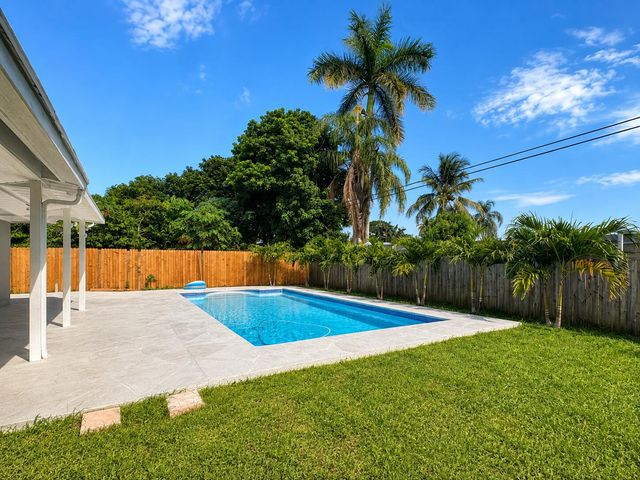 345 Pinehurst Road, West Palm Beach, FL 33461