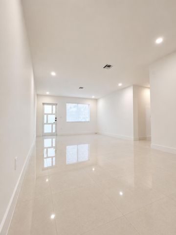 345 Pinehurst Road, West Palm Beach, FL 33461