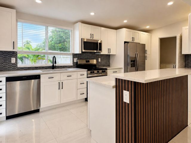 345 Pinehurst Road, West Palm Beach, FL 33461