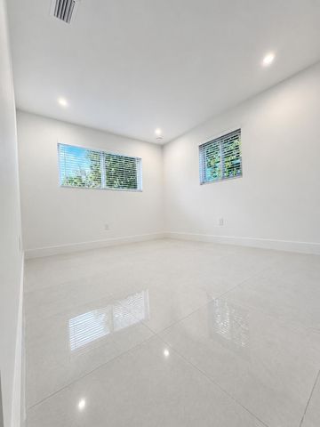 345 Pinehurst Road, West Palm Beach, FL 33461