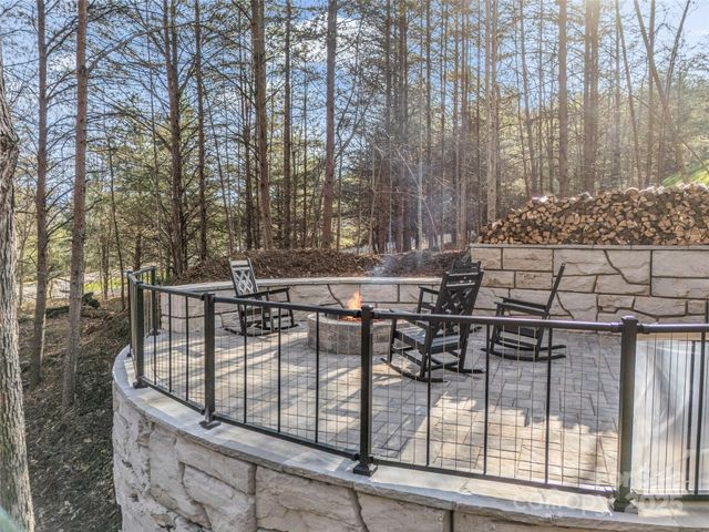 61 Deep Gap Farm Road E, Mill Spring, NC 28756