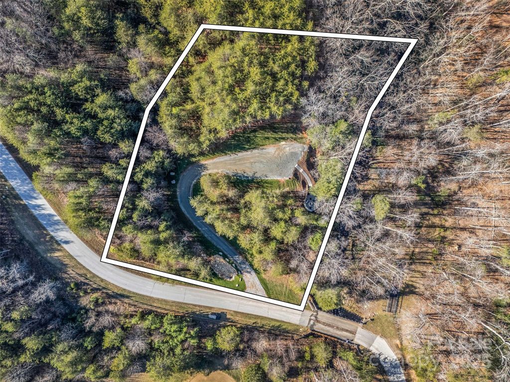61 Deep Gap Farm Road E, Mill Spring, NC 28756