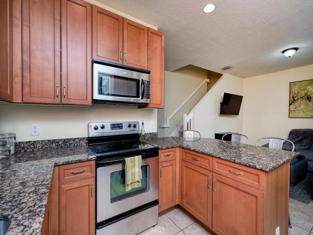 102 E Astor Circle, Delray Beach, FL 33484